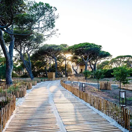 ホテル Le Hameau Des Pesquiers & Spa, Curio Collection By Hilton