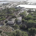Отель Le Hameau Des Pesquiers & Spa, Curio Collection By Hilton 5*
