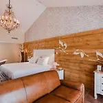 Le Hameau Des Pesquiers & Spa, Curio Collection By Hilton Отель 5*