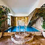Отель Le Hameau Des Pesquiers & Spa, Curio Collection By Hilton 5*
