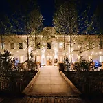 Отель Le Hameau Des Pesquiers & Spa, Curio Collection By Hilton