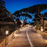Le Hameau Des Pesquiers & Spa, Curio Collection By Hilton 5*