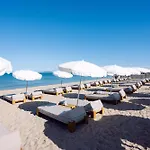 Le Hameau Des Pesquiers & Spa, Curio Collection By Hilton 5*
