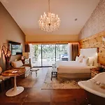 Hotell Le Hameau Des Pesquiers & Spa, Curio Collection By Hilton