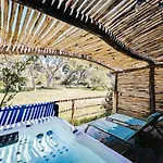 Отель Le Hameau Des Pesquiers & Spa, Curio Collection By Hilton