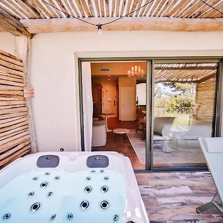 Le Hameau Des Pesquiers & Spa, Curio Collection By Hilton