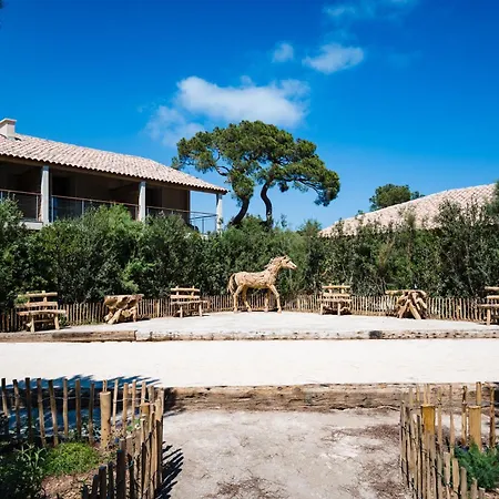 Le Hameau Des Pesquiers & Spa, Curio Collection By Hilton Otel