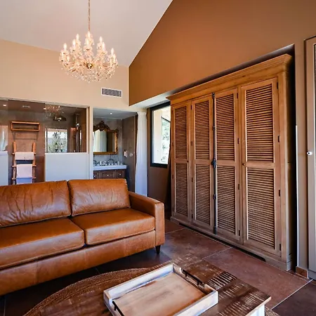 Le Hameau Des Pesquiers & Spa, Curio Collection By Hilton Hotell