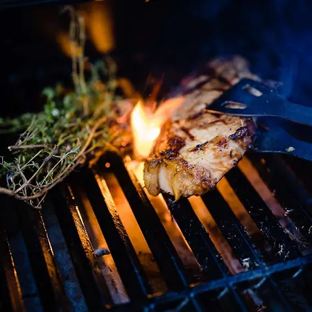 Le Hameau Des Pesquiers & Spa, Curio Collection By Hilton