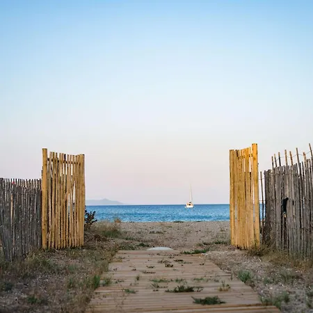 Le Hameau Des Pesquiers & Spa, Curio Collection By Hilton 5*