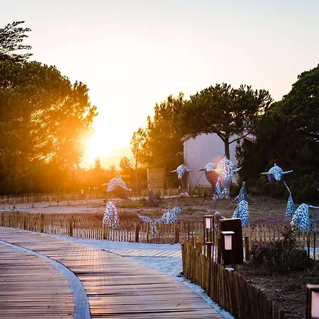 Le Hameau Des Pesquiers & Spa, Curio Collection By Hilton