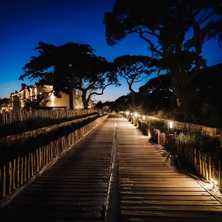 酒店 Le Hameau Des Pesquiers & Spa, Curio Collection By Hilton 耶尔