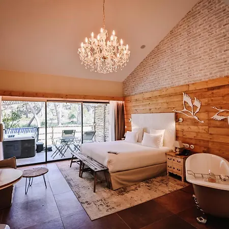 Le Hameau Des Pesquiers & Spa, Curio Collection By Hilton 5*