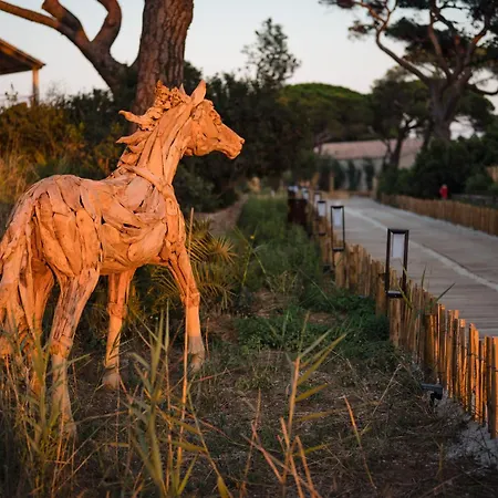 ホテル Le Hameau Des Pesquiers & Spa, Curio Collection By Hilton 5*