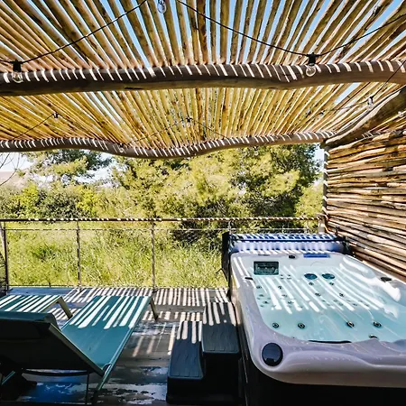 Le Hameau Des Pesquiers Ecolodge&spa, Curio Collection By Hilton Hotel 5*