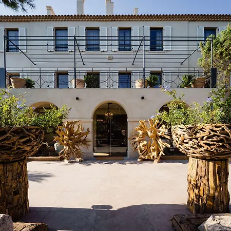 Le Hameau Des Pesquiers & Spa, Curio Collection By Hilton 酒店