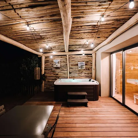 Le Hameau Des Pesquiers & Spa, Curio Collection By Hilton Hotell