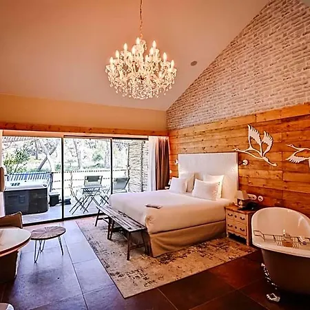 Le Hameau Des Pesquiers & Spa, Curio Collection By Hilton