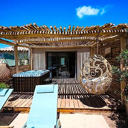 Le Hameau Des Pesquiers & Spa, Curio Collection By Hilton 5*