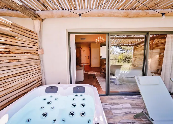 Le Hameau Des Pesquiers & Spa, Curio Collection By Hilton