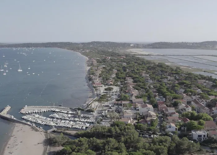 Le Hameau Des Pesquiers & Spa, Curio Collection By Hilton Готель 5*