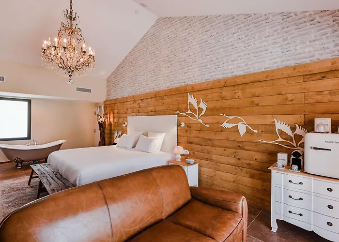 Le Hameau Des Pesquiers & Spa, Curio Collection By Hilton Готель 5*