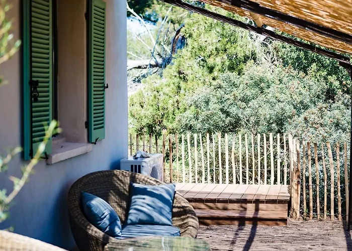 Готель Le Hameau Des Pesquiers & Spa, Curio Collection By Hilton 5*