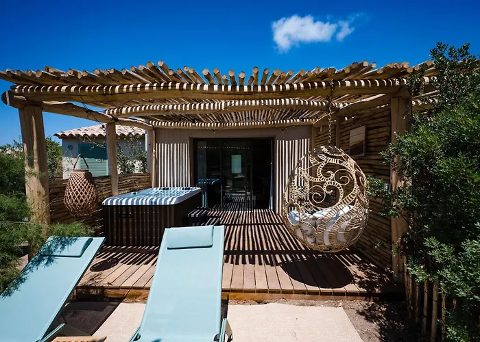 Le Hameau Des Pesquiers & Spa, Curio Collection By Hilton 5*