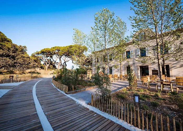 Le Hameau Des Pesquiers & Spa, Curio Collection By Hilton 5*