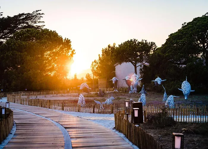 Le Hameau Des Pesquiers & Spa, Curio Collection By Hilton