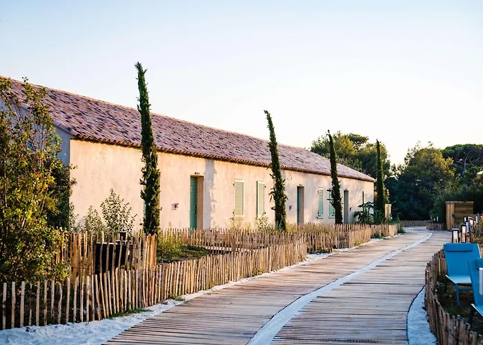 Le Hameau Des Pesquiers & Spa, Curio Collection By Hilton