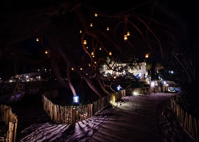 Le Hameau Des Pesquiers & Spa, Curio Collection By Hilton Готель