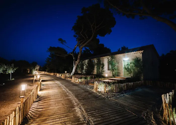 Le Hameau Des Pesquiers & Spa, Curio Collection By Hilton 5*