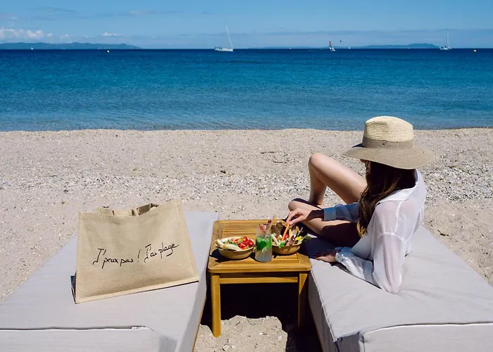 Готель Le Hameau Des Pesquiers & Spa, Curio Collection By Hilton Єр