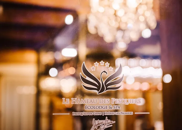 Le Hameau Des Pesquiers & Spa, Curio Collection By Hilton Готель 5*