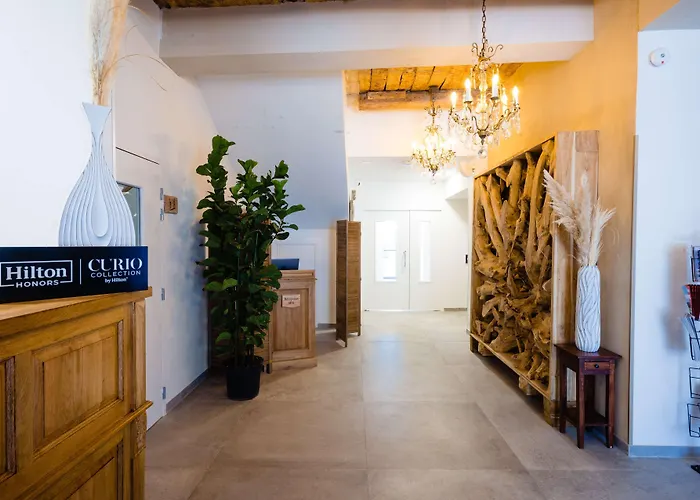 Le Hameau Des Pesquiers & Spa, Curio Collection By Hilton Готель 5*