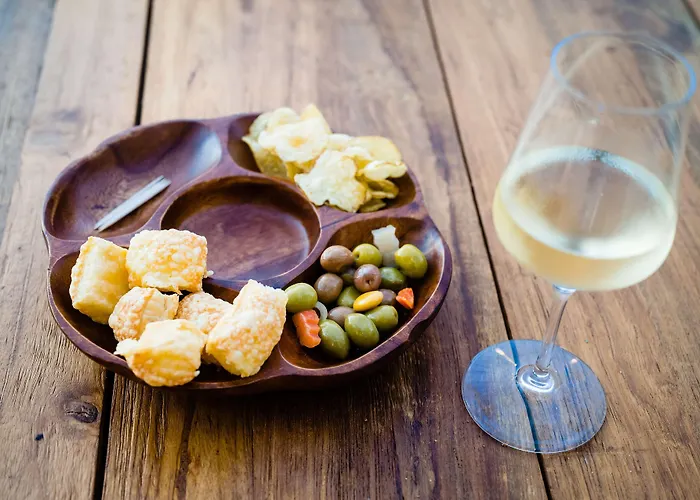 Готель Le Hameau Des Pesquiers & Spa, Curio Collection By Hilton