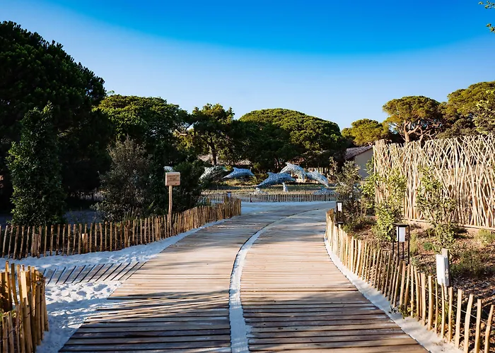 Le Hameau Des Pesquiers & Spa, Curio Collection By Hilton Єр