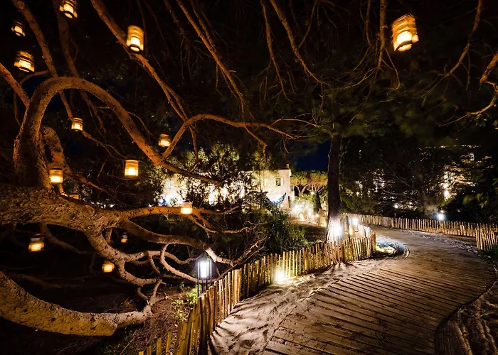 Le Hameau Des Pesquiers & Spa, Curio Collection By Hilton Готель Єр