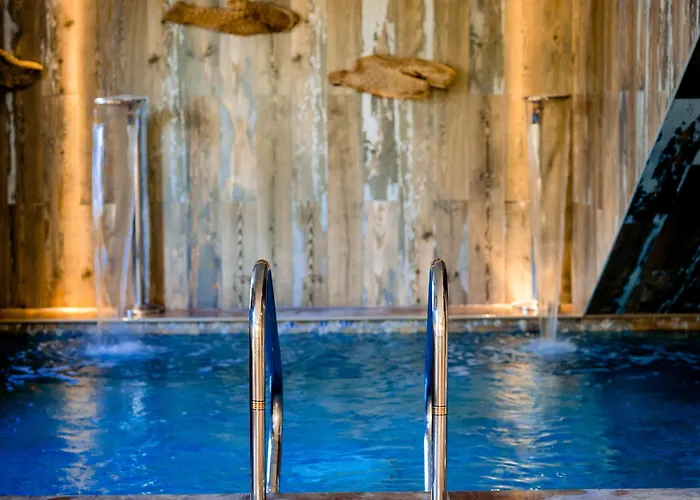 Готель Le Hameau Des Pesquiers & Spa, Curio Collection By Hilton Єр