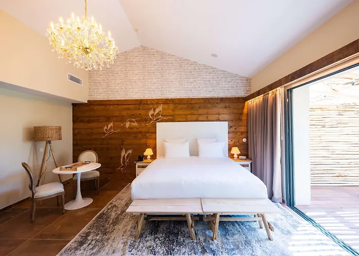 Le Hameau Des Pesquiers & Spa, Curio Collection By Hilton