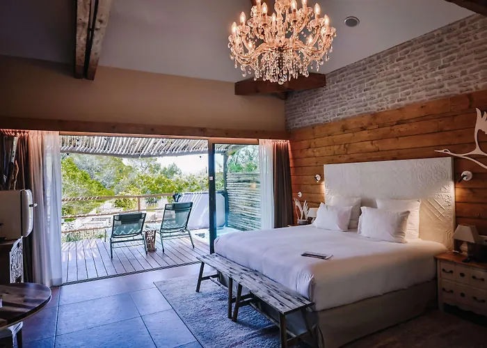 Le Hameau Des Pesquiers & Spa, Curio Collection By Hilton Готель