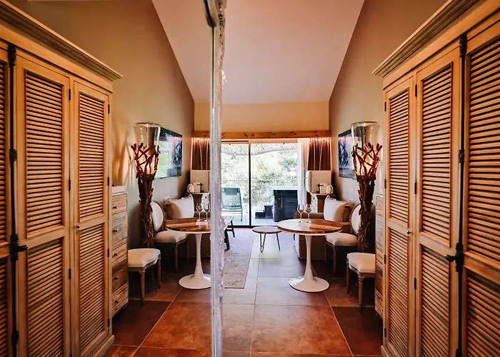 Готель Le Hameau Des Pesquiers & Spa, Curio Collection By Hilton